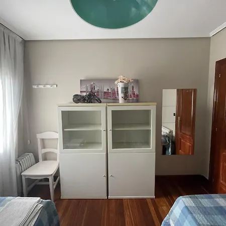 Δωμάτια σε οικογενειακή κατοικία Habitacion Aeropuerto *